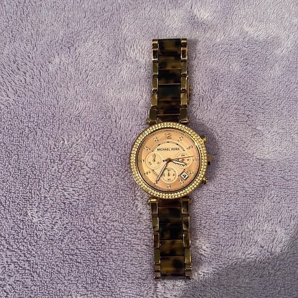 Michael Kors Women’s 
Parker Gold Tortoise
Watch MK5688 - Picture 2 of 3
